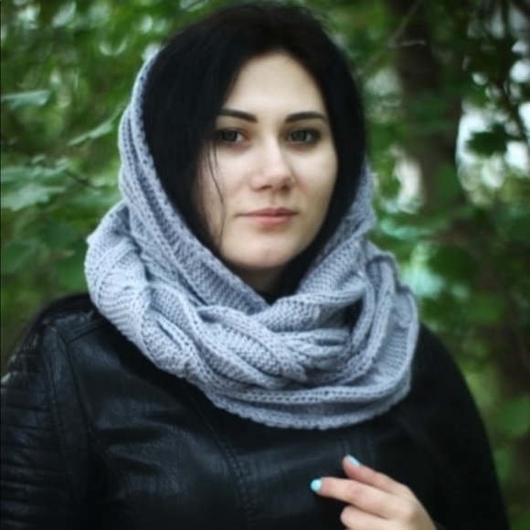 Cable Knit Infinity Scarf - Picture 6 of 6